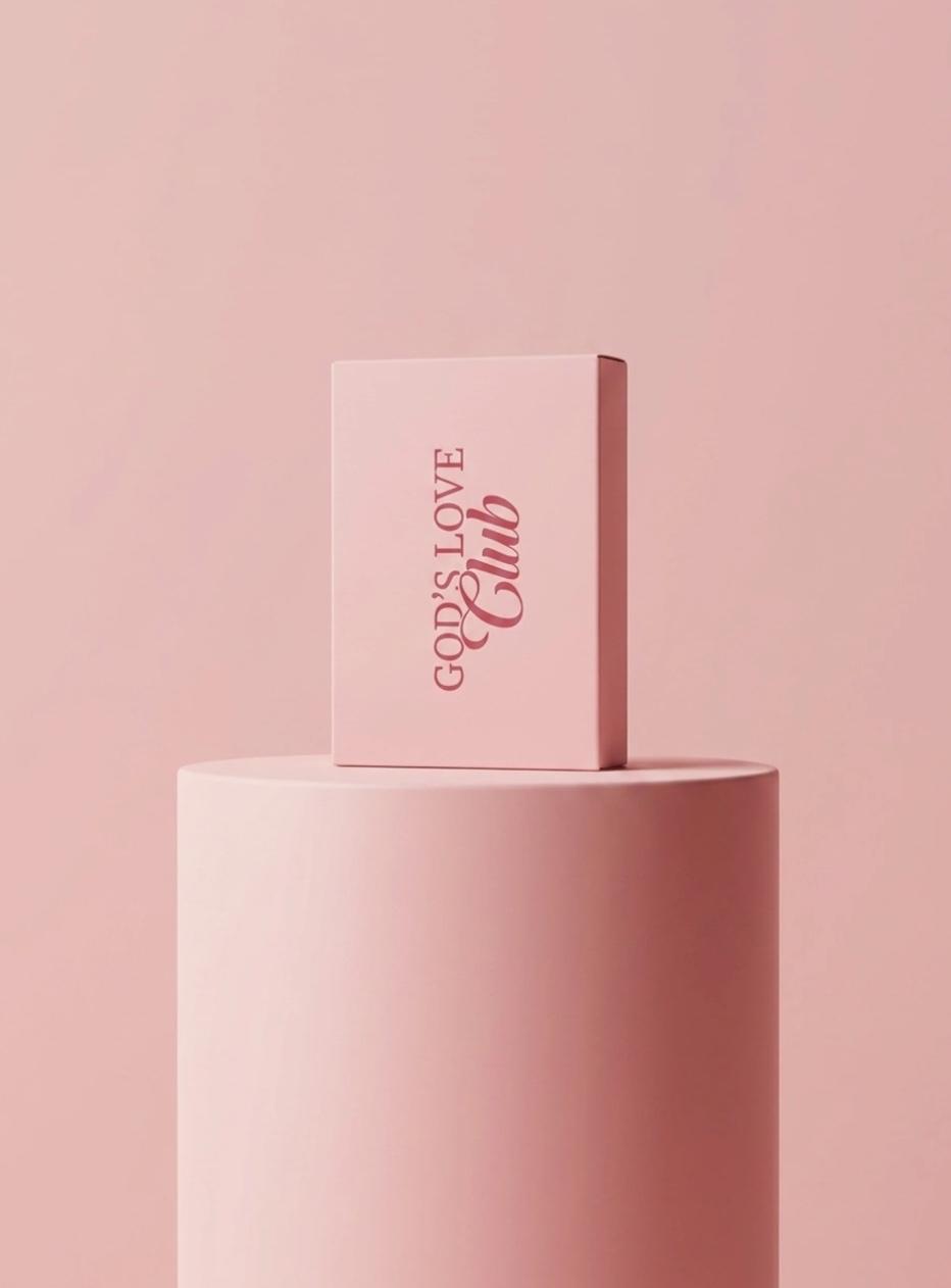 Caja God's Love Club con 30 tarjetas de oración, diseño travel size, sobre podio rosa